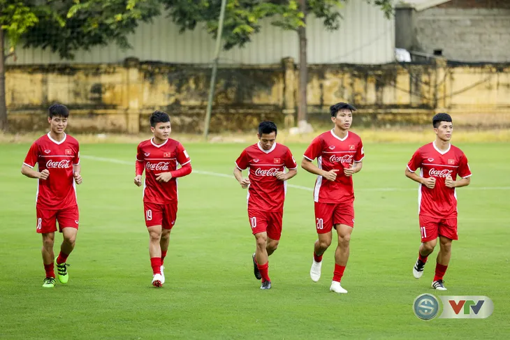 ẢNH: Cầu thủ CLB Hà Nội hội quân cùng ĐTQG Việt Nam tập luyện cho AFF Cup 2018 - Ảnh 3. ẢNH: Cầu thủ CLB Hà Nội hội quân cùng ĐTQG Việt Nam tập luyện cho AFF Cup 2018 - Ảnh 3.
