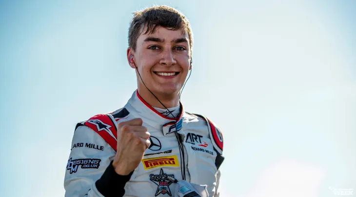 George Russell thi đấu cho đội Williams từ mùa 2019 - Ảnh 1. George Russell thi đấu cho đội Williams từ mùa 2019 - Ảnh 1.