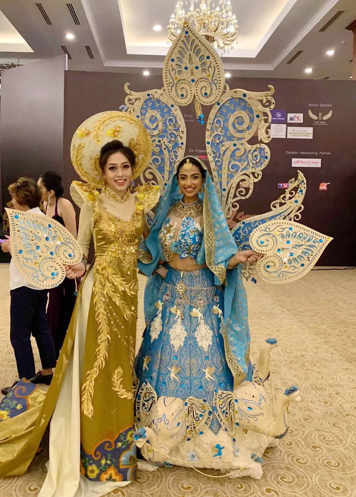 Á hậu Phương Nga tỏa sáng tại đêm thi trang phục dân tộc Miss Grand International 2018 - Ảnh 3. Á hậu Phương Nga tỏa sáng tại đêm thi trang phục dân tộc Miss Grand International 2018 - Ảnh 3.