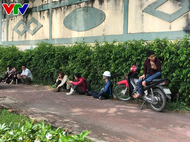 TP.HCM: Xe tải kéo sập giàn giáo trước hầm Thủ Thiêm, giao thông ùn tắc nghiêm trọng - Ảnh 7. TP.HCM: Xe tải kéo sập giàn giáo trước hầm Thủ Thiêm, giao thông ùn tắc nghiêm trọng - Ảnh 7.