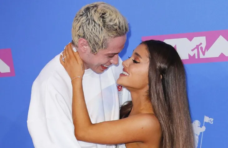 Ariana Grande lần đầu lên tiếng sau công bố hủy hôn - Ảnh 1. Ariana Grande lần đầu lên tiếng sau công bố hủy hôn - Ảnh 1.