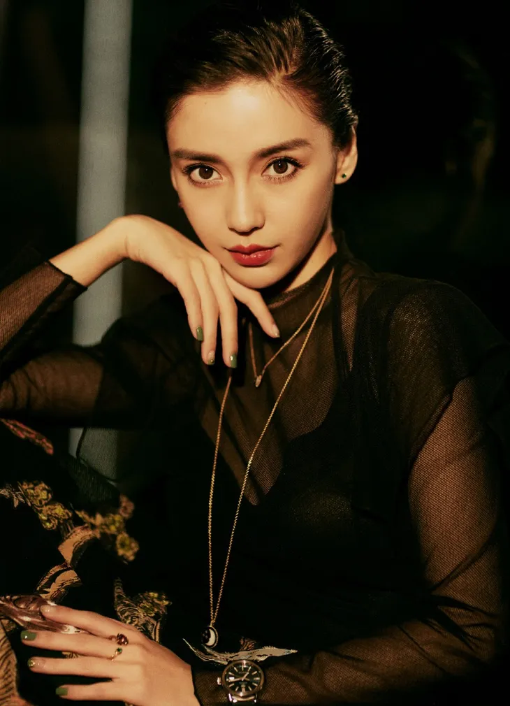Angelababy đẹp cuốn hút với sắc đen - Ảnh 7. Angelababy đẹp cuốn hút với sắc đen - Ảnh 7.