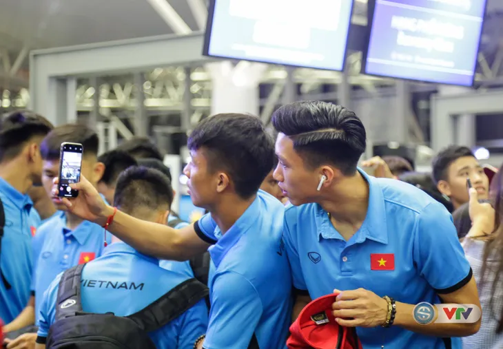 ẢNH: Chuẩn bị cho AFF Cup 2018, ĐT Việt Nam lên đường sang Hàn Quốc tập huấn - Ảnh 6. ẢNH: Chuẩn bị cho AFF Cup 2018, ĐT Việt Nam lên đường sang Hàn Quốc tập huấn - Ảnh 6.