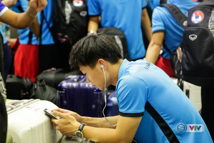ẢNH: Chuẩn bị cho AFF Cup 2018, ĐT Việt Nam lên đường sang Hàn Quốc tập huấn - Ảnh 4. ẢNH: Chuẩn bị cho AFF Cup 2018, ĐT Việt Nam lên đường sang Hàn Quốc tập huấn - Ảnh 4.