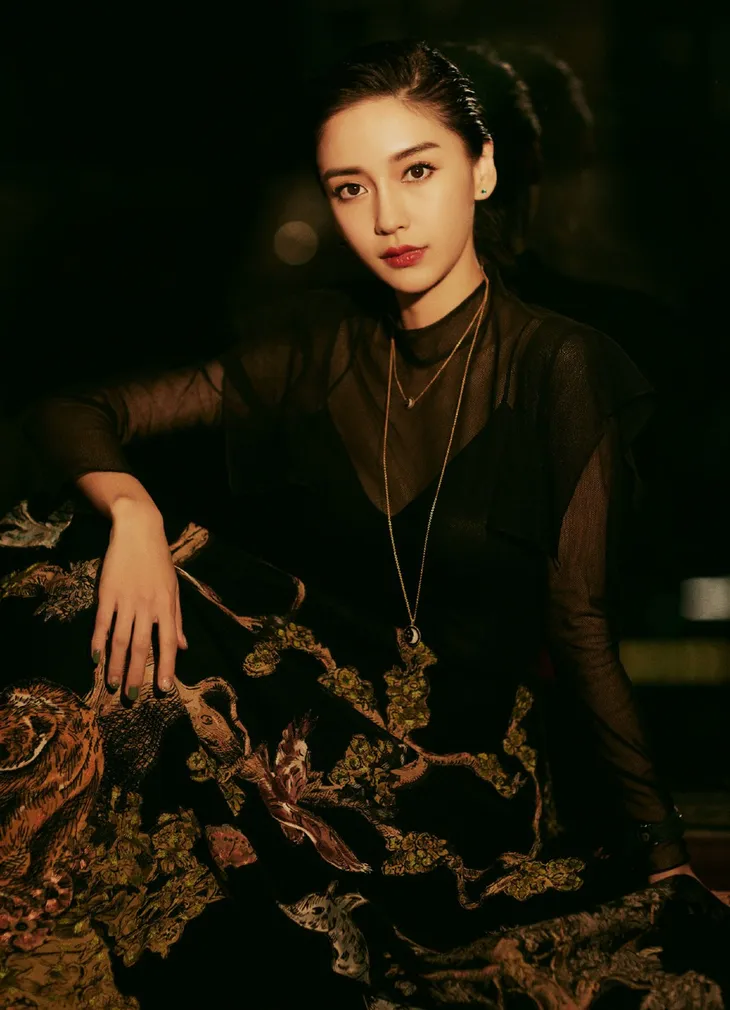 Angelababy đẹp cuốn hút với sắc đen - Ảnh 5. Angelababy đẹp cuốn hút với sắc đen - Ảnh 5.