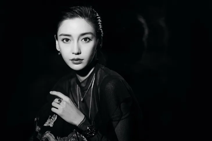 Angelababy đẹp cuốn hút với sắc đen - Ảnh 4. Angelababy đẹp cuốn hút với sắc đen - Ảnh 4.