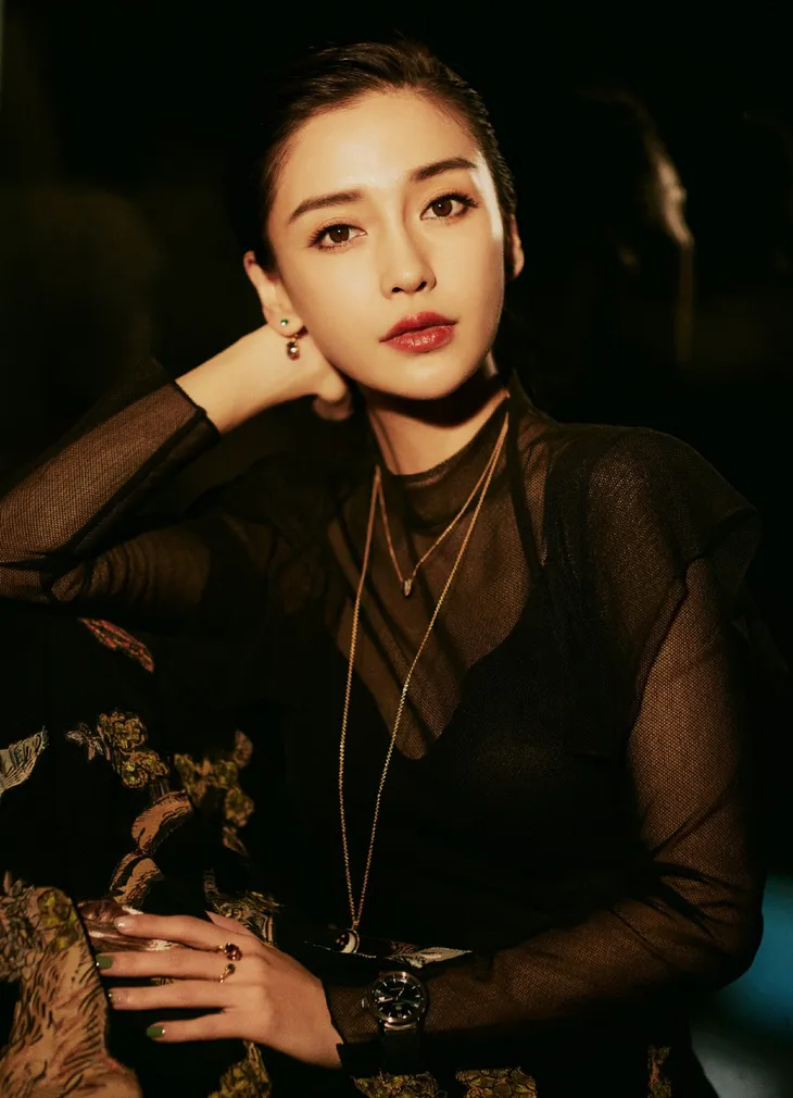 Angelababy đẹp cuốn hút với sắc đen - Ảnh 3. Angelababy đẹp cuốn hút với sắc đen - Ảnh 3.