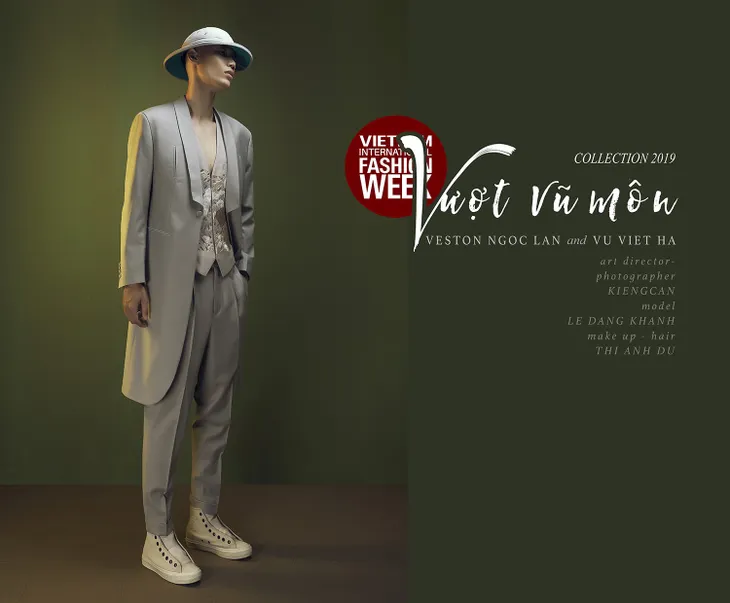 NTK Việt Vượt vũ môn trên sàn diễn Tuần lễ thời trang quốc tế Việt Nam Thu - Đông 2018 - Ảnh 2. NTK Việt Vượt vũ môn trên sàn diễn Tuần lễ thời trang quốc tế Việt Nam Thu - Đông 2018 - Ảnh 2.
