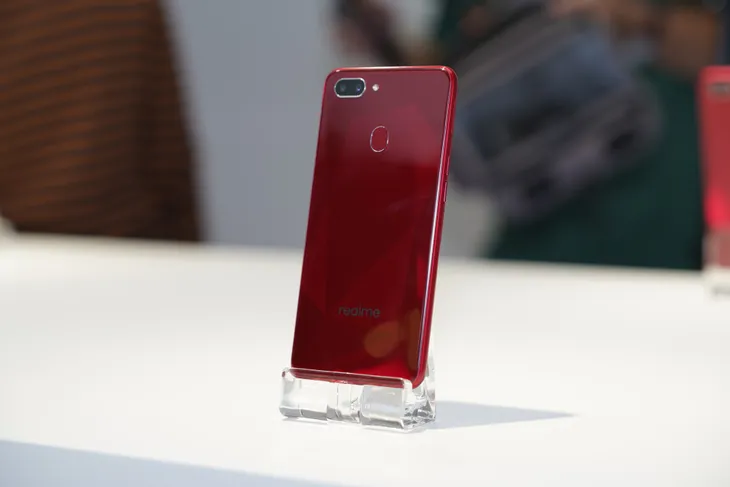 Realme ra mắt smartphone tai thỏ giá chỉ 2,5 triệu đồng - Ảnh 2. Realme ra mắt smartphone tai thỏ giá chỉ 2,5 triệu đồng - Ảnh 2.