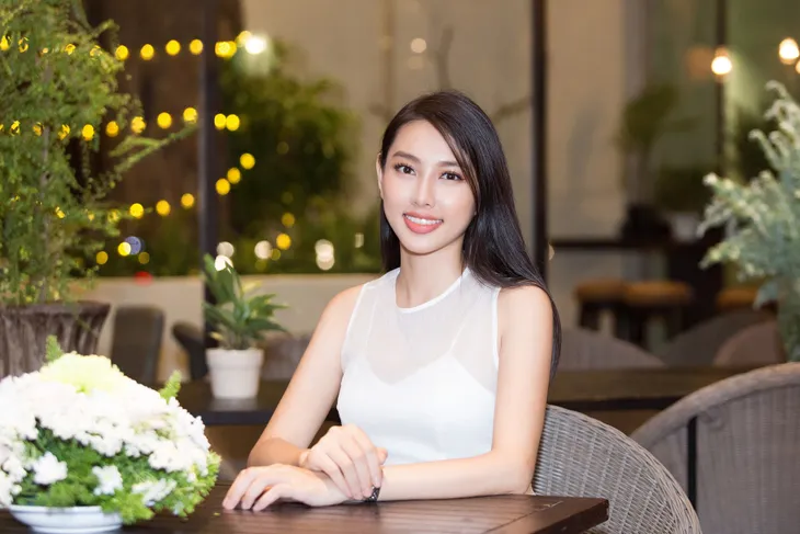 Thùy Tiên học hỏi đàn chị trước ngày dự thi Miss International 2018 - Ảnh 5. Thùy Tiên học hỏi đàn chị trước ngày dự thi Miss International 2018 - Ảnh 5.