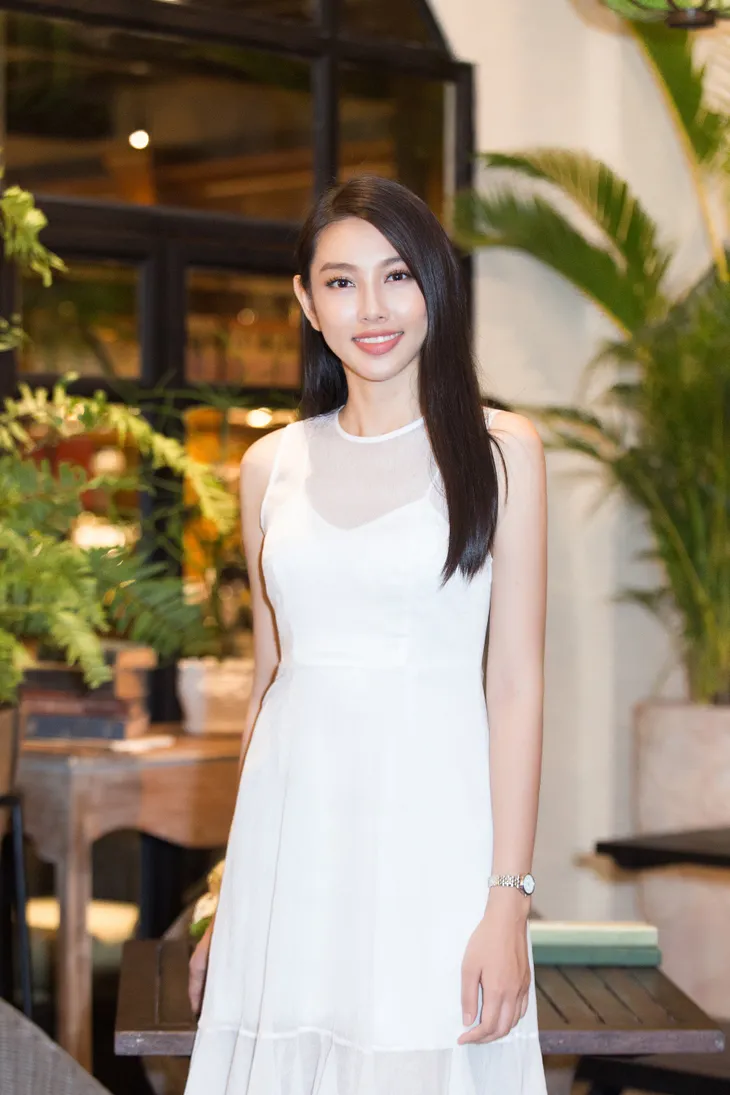 Thùy Tiên học hỏi đàn chị trước ngày dự thi Miss International 2018 - Ảnh 3. Thùy Tiên học hỏi đàn chị trước ngày dự thi Miss International 2018 - Ảnh 3.
