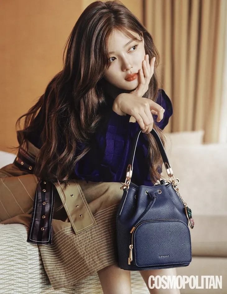 Kim Yoo Jung tiết lộ cách đối diện với áp lực căng thẳng - Ảnh 5. Kim Yoo Jung tiết lộ cách đối diện với áp lực căng thẳng - Ảnh 5.