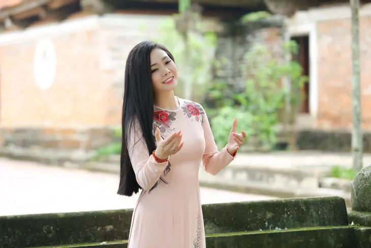 Lương Nguyệt Anh ra mắt MV Nhớ lời mẹ ru nhân ngày 20/10 - Ảnh 3. Lương Nguyệt Anh ra mắt MV Nhớ lời mẹ ru nhân ngày 20/10 - Ảnh 3.