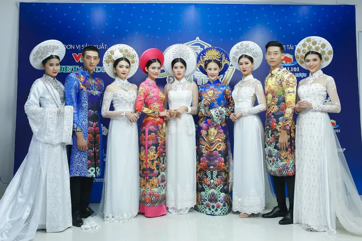 Dàn sao hội ngộ tại Sài Gòn đêm thứ 7 - Ảnh 10. Dàn sao hội ngộ tại Sài Gòn đêm thứ 7 - Ảnh 10.