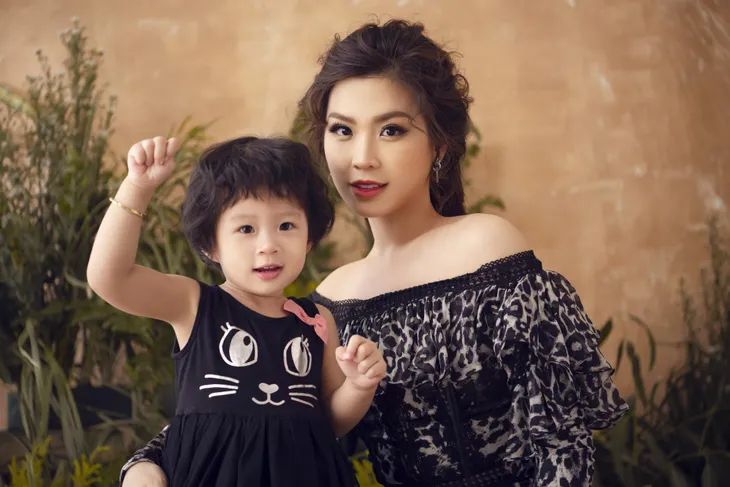 MC, Á hậu Diễm Trang khoe bộ ảnh đẹp tựa nữ thần bên con gái - Ảnh 6. MC, Á hậu Diễm Trang khoe bộ ảnh đẹp tựa nữ thần bên con gái - Ảnh 6.
