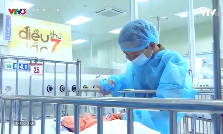 Điều ước thứ 7: Cuộc gặp gỡ xúc động của hai con trai nạn nhân trong vụ cháy ở Đê La Thành - Ảnh 2. Điều ước thứ 7: Cuộc gặp gỡ xúc động của hai con trai nạn nhân trong vụ cháy ở Đê La Thành - Ảnh 2.