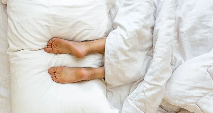 Nguy hiểm “chết người” từ thói quen trùm chăn kín đầu khi ngủ - Ảnh 6. Nguy hiểm “chết người” từ thói quen trùm chăn kín đầu khi ngủ - Ảnh 6.