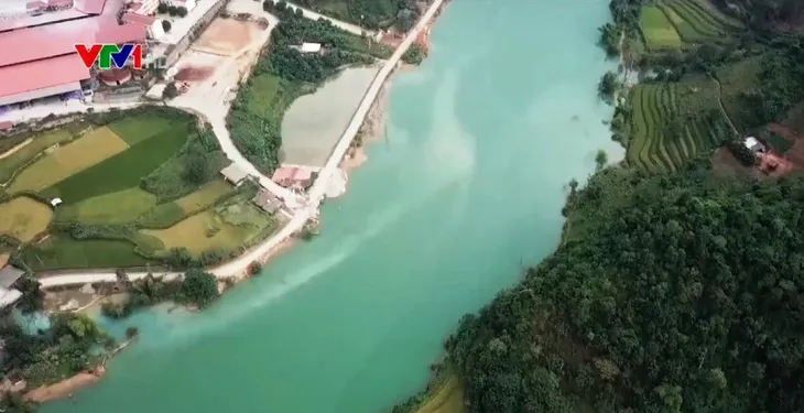 Hồ thủy điện Bắc Mê đang bị ô nhiễm? - Ảnh 1. Hồ thủy điện Bắc Mê đang bị ô nhiễm? - Ảnh 1.