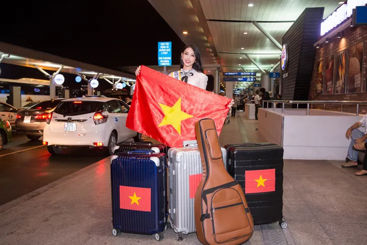 Hoa hậu Tiểu Vy tiễn cô bạn thân thiết lên đường thi Hoa hậu Quốc tế 2018 - Ảnh 3. Hoa hậu Tiểu Vy tiễn cô bạn thân thiết lên đường thi Hoa hậu Quốc tế 2018 - Ảnh 3.