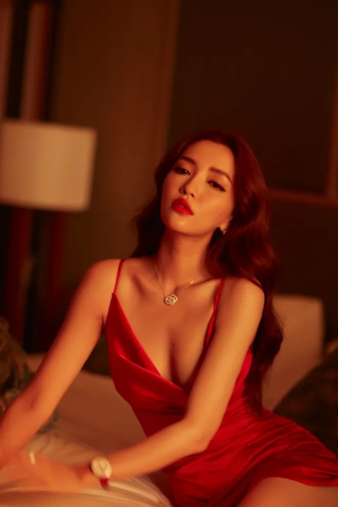 Bích Phương quyến rũ chết người trong MV mới - Ảnh 1. Bích Phương quyến rũ chết người trong MV mới - Ảnh 1.