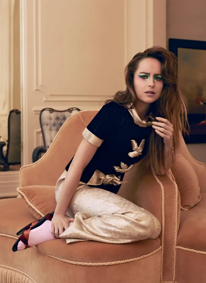 Sao phim 50 sắc thái khoe vòng 1 sexy - Ảnh 6. Sao phim 50 sắc thái khoe vòng 1 sexy - Ảnh 6.
