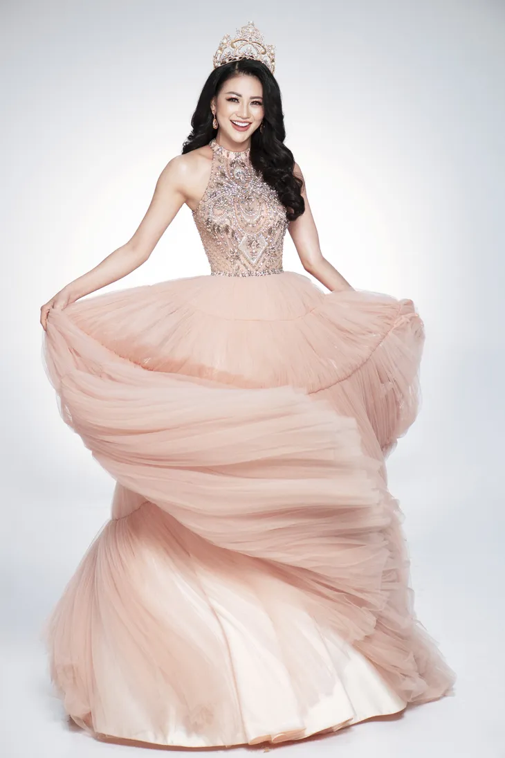 Nguyễn Phương Khánh khoe đường cong, kêu gọi bình chọn tại Miss Earth 2018 - Ảnh 8. Nguyễn Phương Khánh khoe đường cong, kêu gọi bình chọn tại Miss Earth 2018 - Ảnh 8.