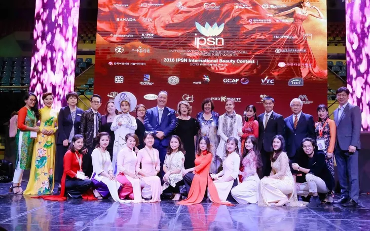 Việt Nam đạt ngôi Á quân cuộc thi Thẩm mỹ - Làm đẹp quốc tế 2018 - Ảnh 3. Việt Nam đạt ngôi Á quân cuộc thi Thẩm mỹ - Làm đẹp quốc tế 2018 - Ảnh 3.