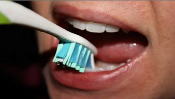 Sai lầm nguy hiểm nếu bạn có những thói quen hàng ngày này - Ảnh 2. Sai lầm nguy hiểm nếu bạn có những thói quen hàng ngày này - Ảnh 2.