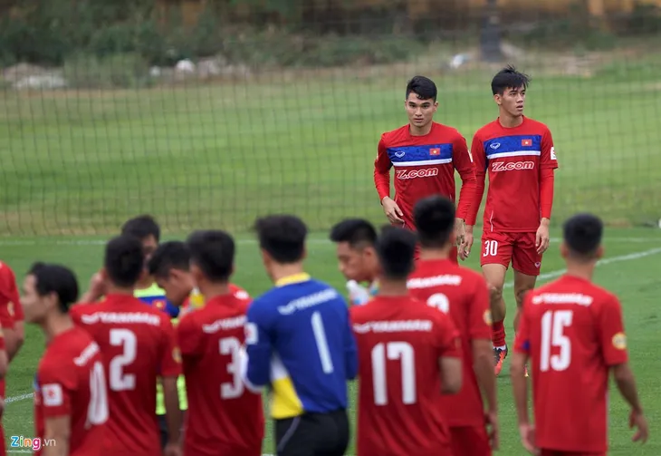 ĐT Việt Nam tập huấn cho AFF Cup 2018: Sau Thanh Hào, đến lượt Tiến Linh chấn thương - Ảnh 1. ĐT Việt Nam tập huấn cho AFF Cup 2018: Sau Thanh Hào, đến lượt Tiến Linh chấn thương - Ảnh 1.