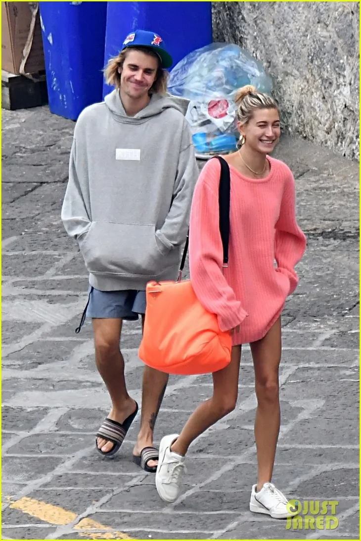 Justin Bieber và hôn thê cứ thế này bảo sao Selena Gomez không ốm - Ảnh 1. Justin Bieber và hôn thê cứ thế này bảo sao Selena Gomez không ốm - Ảnh 1.