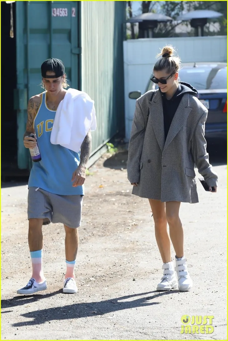 Justin Bieber và hôn thê cứ thế này bảo sao Selena Gomez không ốm - Ảnh 5. Justin Bieber và hôn thê cứ thế này bảo sao Selena Gomez không ốm - Ảnh 5.