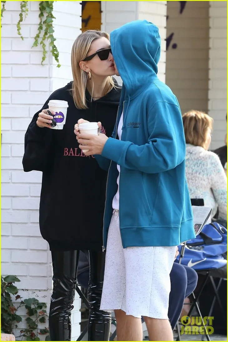 Justin Bieber và hôn thê cứ thế này bảo sao Selena Gomez không ốm - Ảnh 8. Justin Bieber và hôn thê cứ thế này bảo sao Selena Gomez không ốm - Ảnh 8.