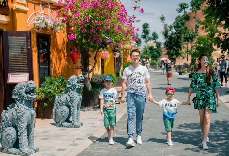 Vợ chồng ca sĩ Đăng Khôi vui vẻ đi du lịch cùng hai con - Ảnh 8. Vợ chồng ca sĩ Đăng Khôi vui vẻ đi du lịch cùng hai con - Ảnh 8.