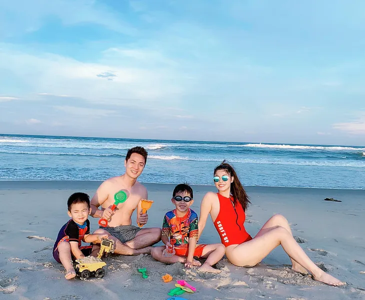 Vợ chồng ca sĩ Đăng Khôi vui vẻ đi du lịch cùng hai con - Ảnh 11. Vợ chồng ca sĩ Đăng Khôi vui vẻ đi du lịch cùng hai con - Ảnh 11.