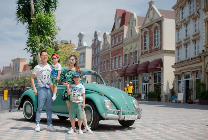 Vợ chồng ca sĩ Đăng Khôi vui vẻ đi du lịch cùng hai con - Ảnh 10. Vợ chồng ca sĩ Đăng Khôi vui vẻ đi du lịch cùng hai con - Ảnh 10.
