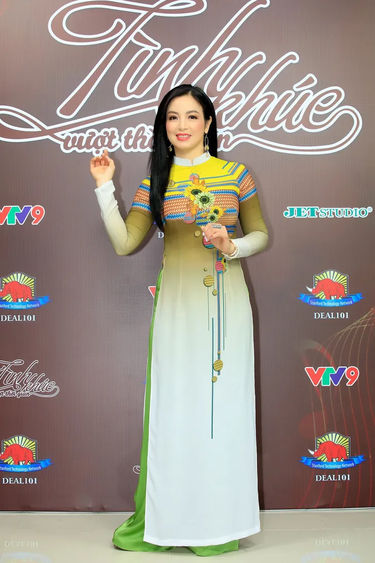 Như Hảo, MC Thanh Mai mừng rỡ gặp lại sau 20 năm - Ảnh 2. Như Hảo, MC Thanh Mai mừng rỡ gặp lại sau 20 năm - Ảnh 2.