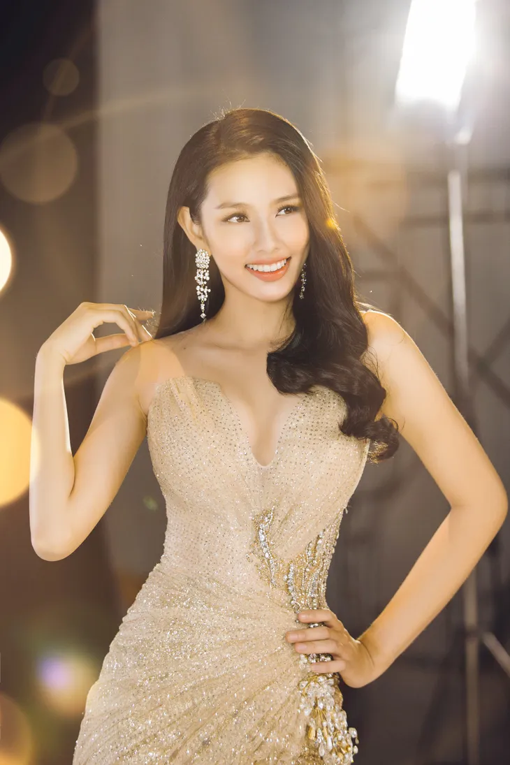 Thùy Tiên gây xúc động qua video tự giới thiệu tại Miss International 2018 - Ảnh 9. Thùy Tiên gây xúc động qua video tự giới thiệu tại Miss International 2018 - Ảnh 9.