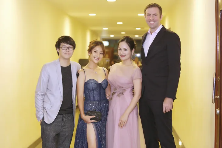 Khả Ngân quyến rũ trên thảm đỏ LHP Quốc tế Hà Nội - Ảnh 4. Khả Ngân quyến rũ trên thảm đỏ LHP Quốc tế Hà Nội - Ảnh 4.