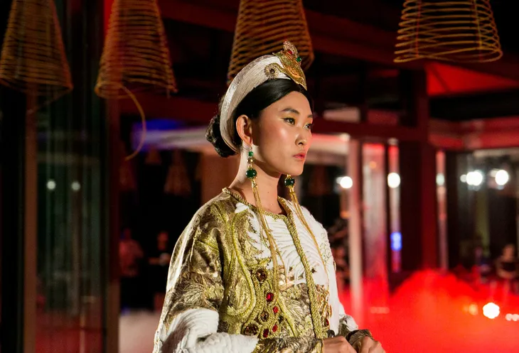 Hành trình về Phương Đông: Khi tuồng truyền thống kết hợp cùng thời trang Việt - Ảnh 17. Hành trình về Phương Đông: Khi tuồng truyền thống kết hợp cùng thời trang Việt - Ảnh 17.
