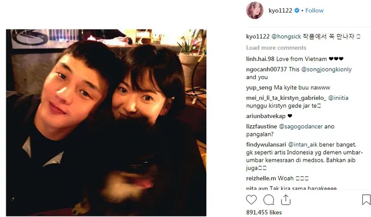 Song Hye Kyo khoe ảnh chụp cực tình cảm nhưng không phải bên Song Joong Ki - Ảnh 1. Song Hye Kyo khoe ảnh chụp cực tình cảm nhưng không phải bên Song Joong Ki - Ảnh 1.