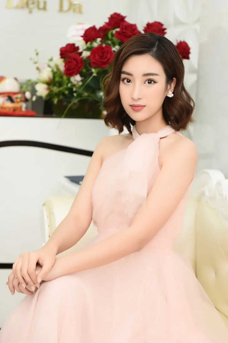 Đỗ Mỹ Linh hóa nàng thơ mỏng manh thu hút mọi ánh nhìn - Ảnh 4. Đỗ Mỹ Linh hóa nàng thơ mỏng manh thu hút mọi ánh nhìn - Ảnh 4.