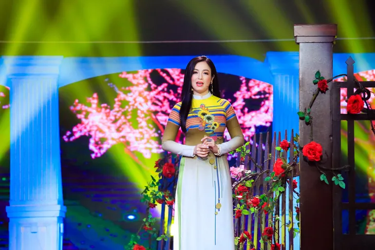 Danh ca Phương Dung chinh phục khán giả với “Những ngày hoa mộng” - Ảnh 6. Danh ca Phương Dung chinh phục khán giả với “Những ngày hoa mộng” - Ảnh 6.