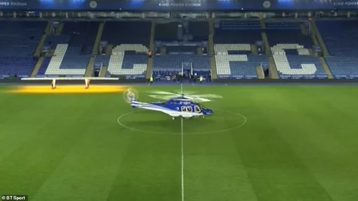 Tuyệt vọng, CĐV Leicester City mang hoa, áo đấu đặt ngoài sân King Power - Ảnh 13. Tuyệt vọng, CĐV Leicester City mang hoa, áo đấu đặt ngoài sân King Power - Ảnh 13.