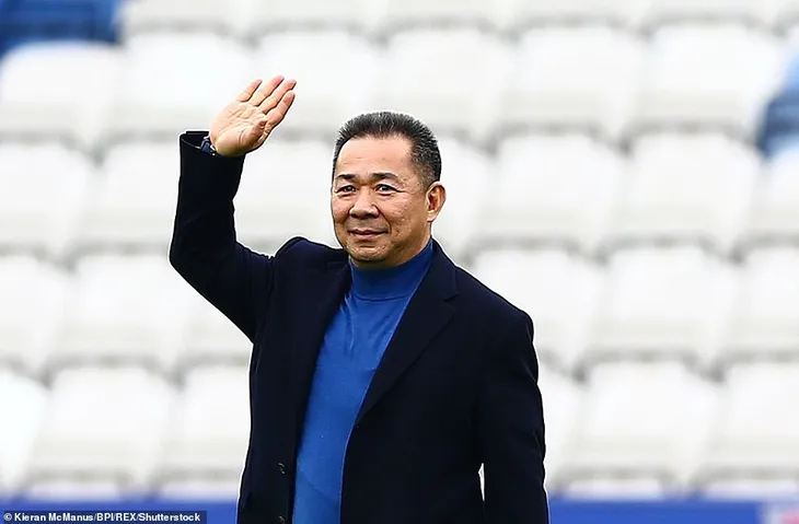 Tuyệt vọng, CĐV Leicester City mang hoa, áo đấu đặt ngoài sân King Power - Ảnh 21. Tuyệt vọng, CĐV Leicester City mang hoa, áo đấu đặt ngoài sân King Power - Ảnh 21.