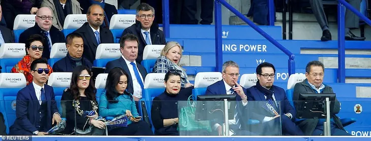 Tuyệt vọng, CĐV Leicester City mang hoa, áo đấu đặt ngoài sân King Power - Ảnh 12. Tuyệt vọng, CĐV Leicester City mang hoa, áo đấu đặt ngoài sân King Power - Ảnh 12.