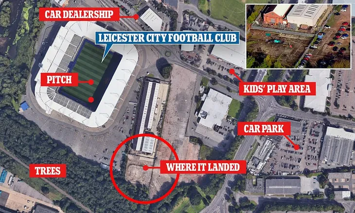 Tuyệt vọng, CĐV Leicester City mang hoa, áo đấu đặt ngoài sân King Power - Ảnh 19. Tuyệt vọng, CĐV Leicester City mang hoa, áo đấu đặt ngoài sân King Power - Ảnh 19.