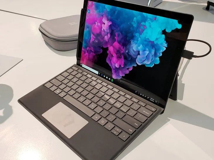 Microsoft trình làng 3 mẫu máy tính Surface, cùng tai nghe Surface Headphones - Ảnh 1. Microsoft trình làng 3 mẫu máy tính Surface, cùng tai nghe Surface Headphones - Ảnh 1.