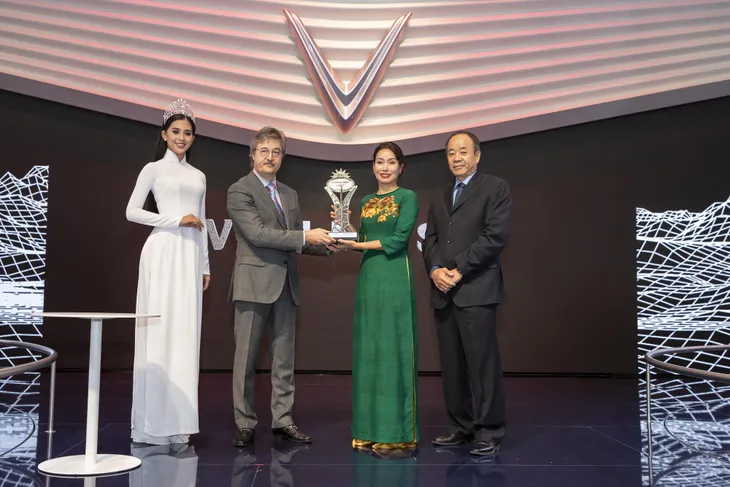 VinFast được vinh danh Ngôi sao mới tại Paris Motor Show 2018 - Ảnh 1. VinFast được vinh danh Ngôi sao mới tại Paris Motor Show 2018 - Ảnh 1.