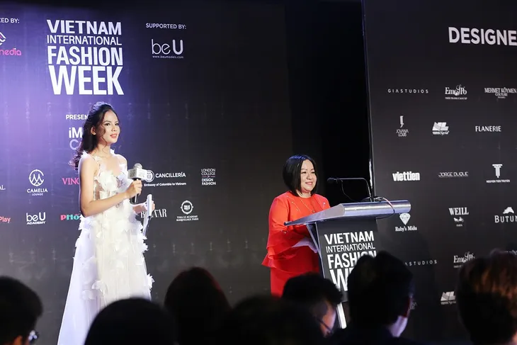 Tuần lễ thời trang quốc tế Việt Nam Thu - Đông 2018: Cuộc đua cho những thương hiệu thời trang Việt mới - Ảnh 1. Tuần lễ thời trang quốc tế Việt Nam Thu - Đông 2018: Cuộc đua cho những thương hiệu thời trang Việt mới - Ảnh 1.