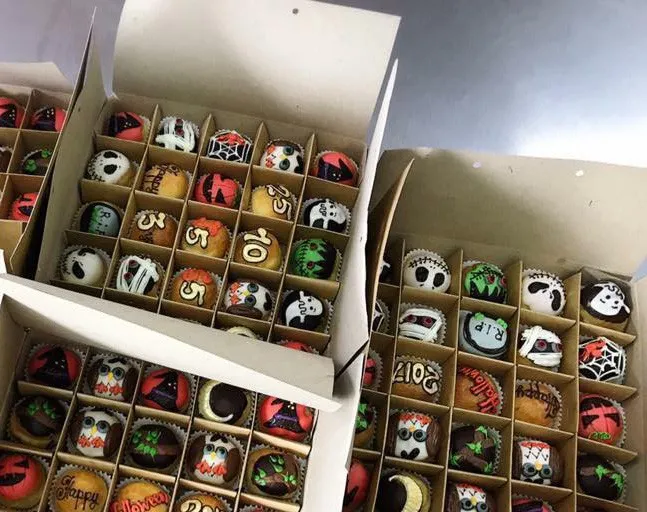 Chị em làm bánh handmade kiếm bộn tiền nhờ làm bánh Halloween kinh dị - Ảnh 3. Chị em làm bánh handmade kiếm bộn tiền nhờ làm bánh Halloween kinh dị - Ảnh 3.